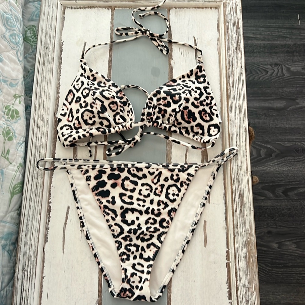NWOT Forever 21 Cheetah Print Bikini Size Large